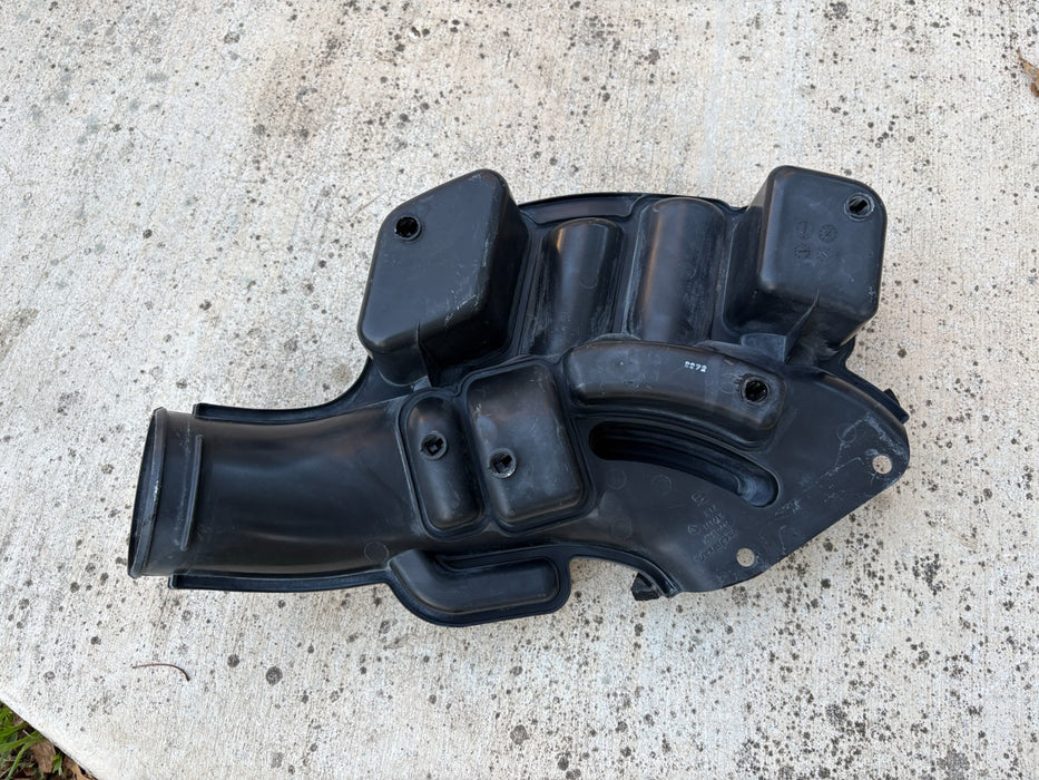 2016-2022 HONDA PILOT 3.5L ENGINE AIR CLEANER INTAKE RESONATOR GUIDE DUCT OEM