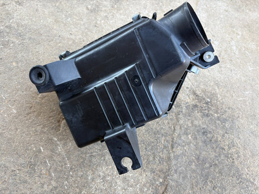 2010 - 2011 Honda CRV 2.4L Air Filter Cleaner Assembly OEM