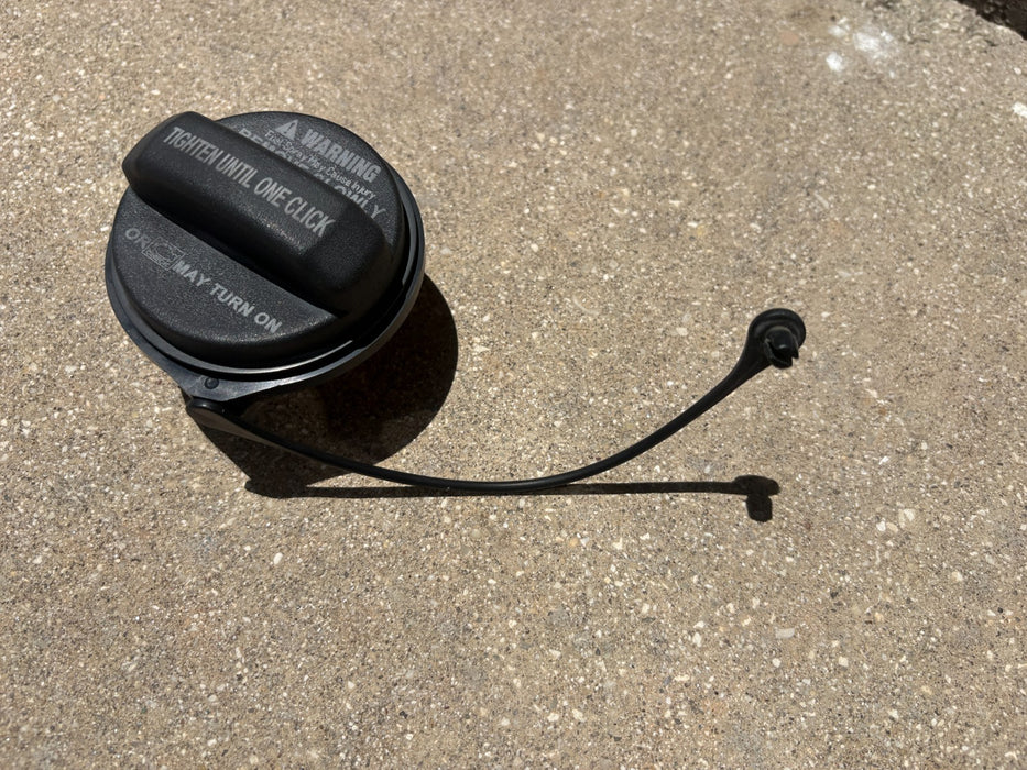 2014 - 2018 KIA FORTE FUEL FILLER TANK CAP GAS LID OEM