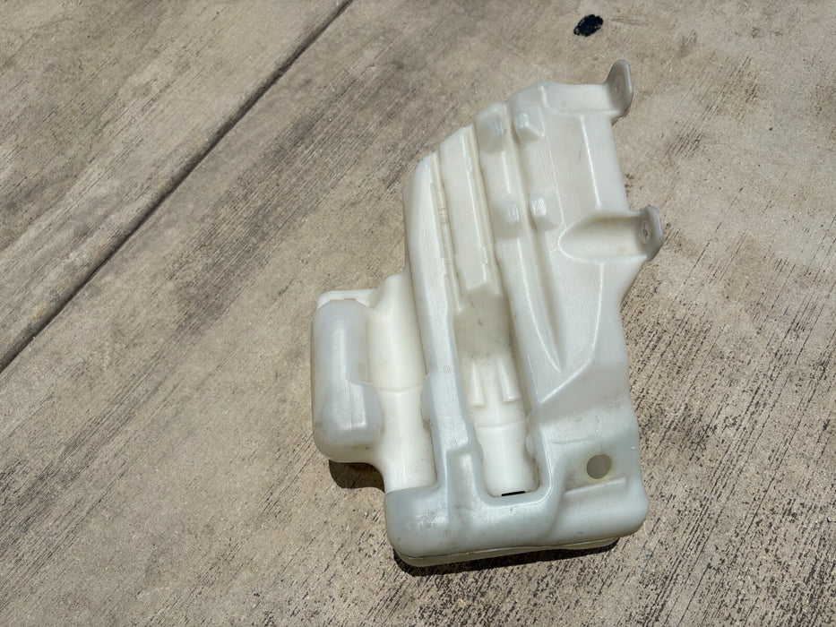 2013-2016 Chevrolet Malibu Washer Reservoir Bottle (no tube) OEM #248755118