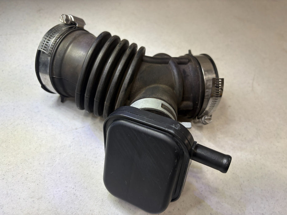 2018 2019 2020 NISSAN KICKS 1.6L AIR CLEANER INTAKE DUCT OEM