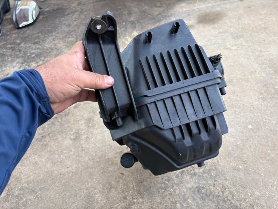 2009 - 2011 Cadillac CTS COUPE Air Filter Cleaner Box Housing 3.6L OEM