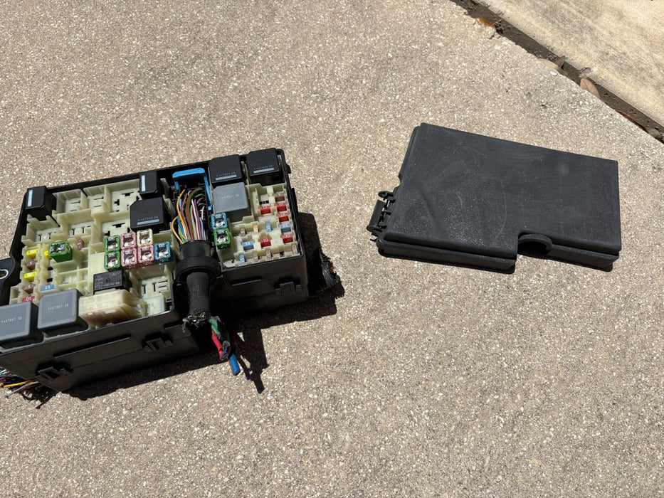 2013 - 2019 Ford Escape 1.5L Fuse Box Engine OEM