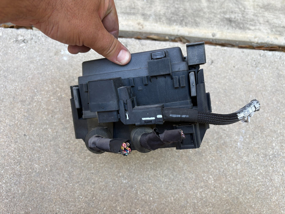 2017-2020 GMC ACADIA ENGINE FUSE BOX RELAY JUNCTION BLOCK CONTROL MODULE OEM
