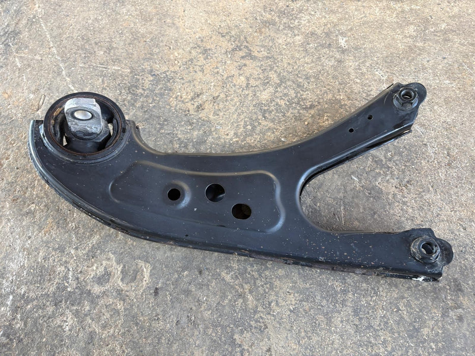2015-2019 TOYOTA HIGHLANDER REAR LEFT LOWER CONTROL TRAILING ARM ASSEMBLY