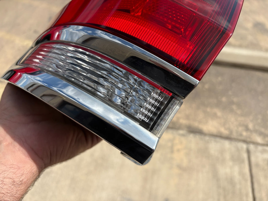 2020-2022 JEEP GRAND CHEROKEE Left Driver Side Outer Taillight P68471329AA OEM