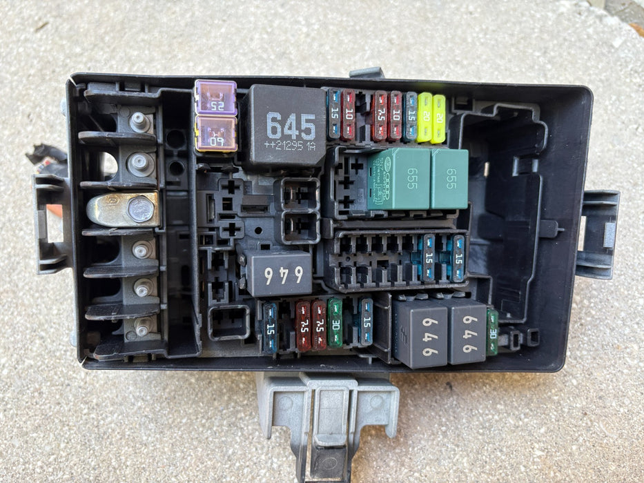 2018 - 2023 Volkswagen Atlas Cross 3.6L Fuse Box Engine OEM