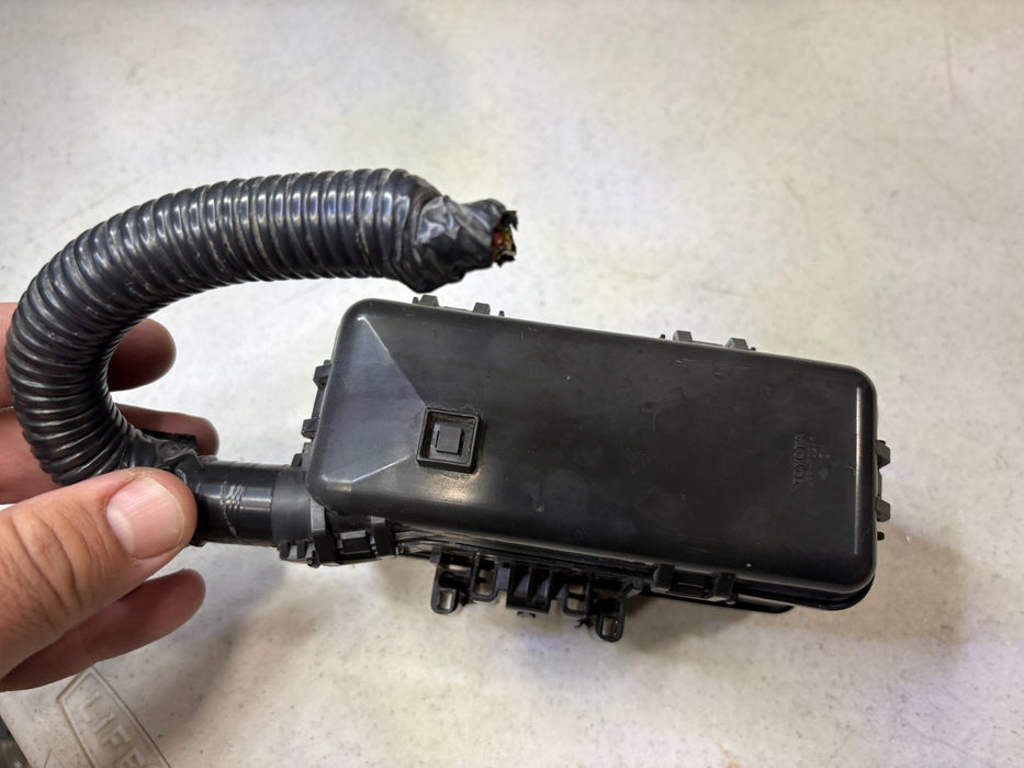 2014-2019 Toyota Highlander 3.5L Underhood Fuse Relay Box (Small) OEM