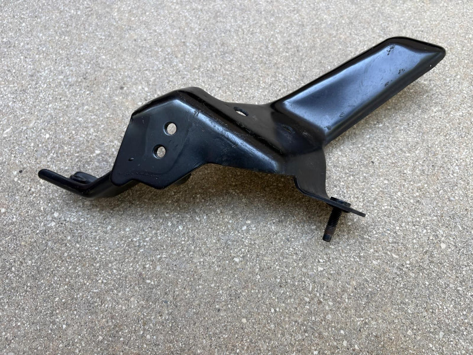 2013-2020 PATHFINDER FRONT RIGHT POWER STEERING PUMP MOUNT GUIDE BRACKET OEM
