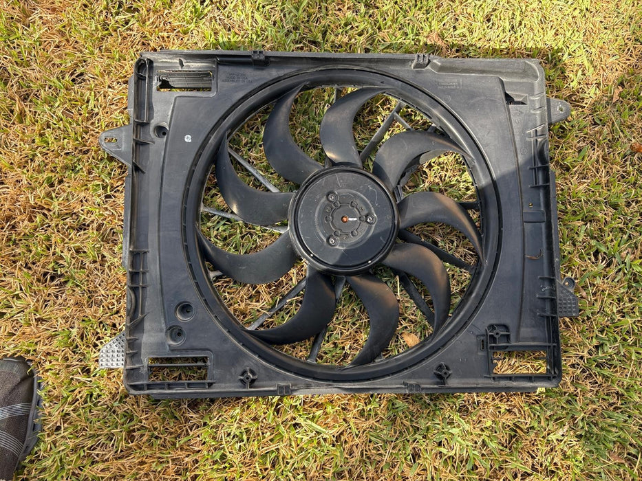2020 - 2022 Ford Escape 1.5l Radiator Fan Motor Fan Assembly OEM LX61-8C607-AC