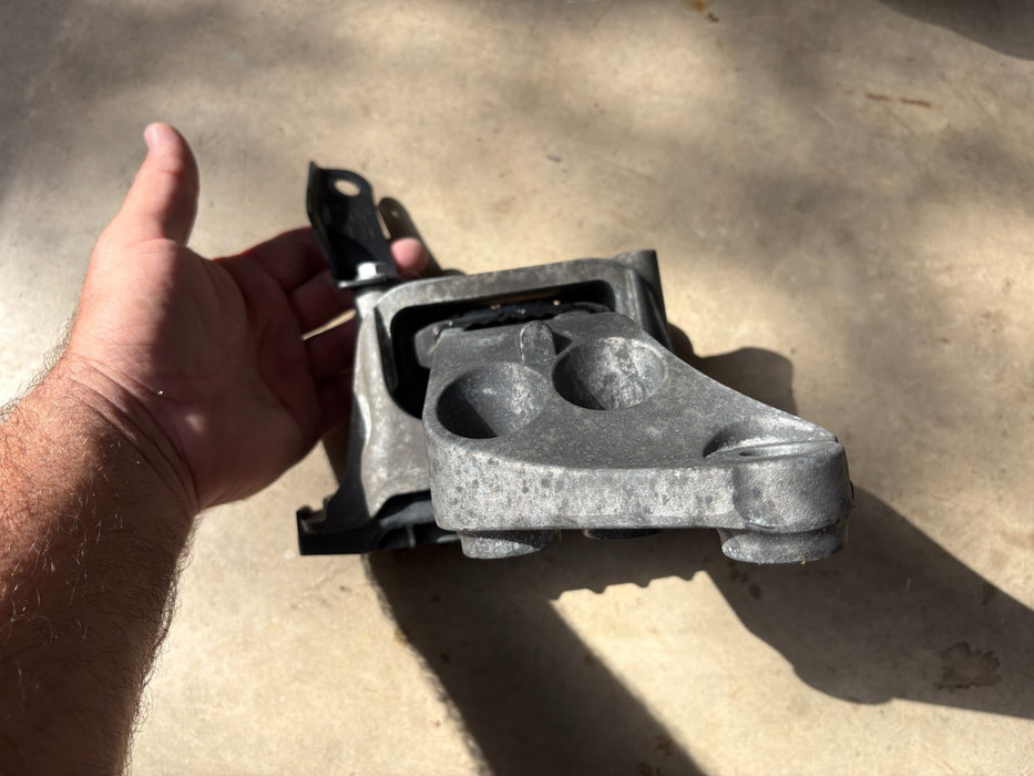 2019 - 2021 GMC Acadia Left Transmission Mount OEM 84499834
