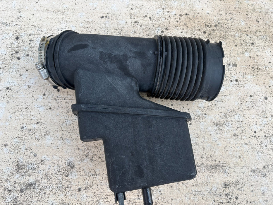 2017-2021 TOYOTA TUNDRA 5.7L V8 AIR INTAKE FILTER HOSE OEM