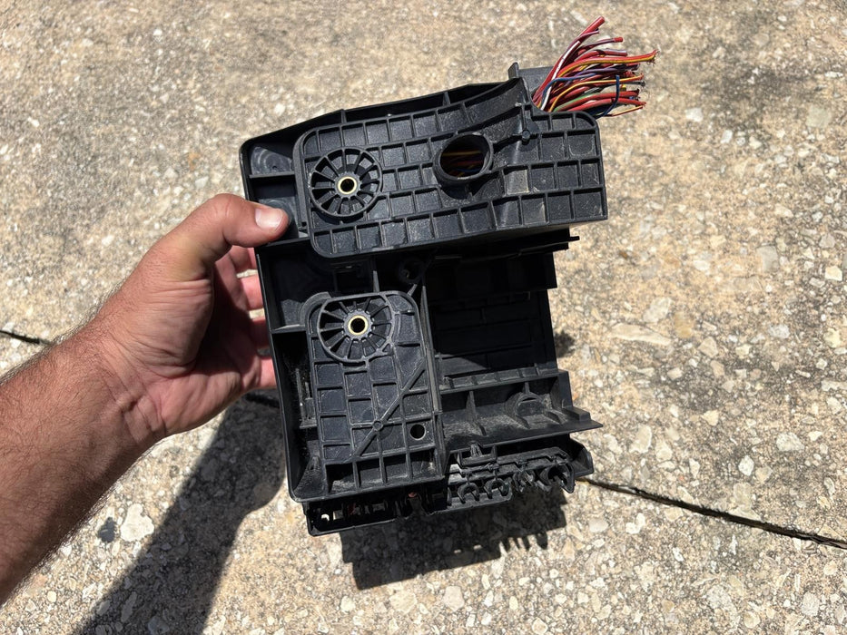 2015-2018 AUDI Q3 2.0L ENGINE FUSE RELAY DISTRIBUTION BOX MODULE UNIT OEM