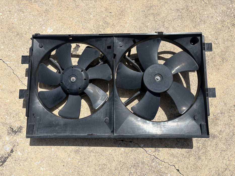 2011 - 2012 Mitsubishi Outlander Sport 2.0L Radiator Fan Motor Fan Assembly OEM