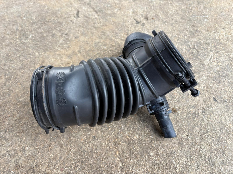 2011 - 2016 HYUNDAI ELANTRA 1.8L AIR CLEANER INTAKE TUBE HOSE OEM 28192-3X320