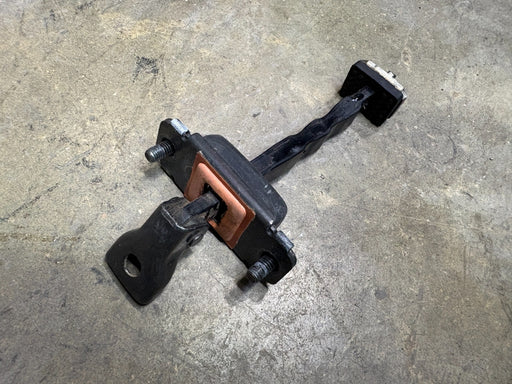 2017-2020 HYUNDAI ELANTRA REAR LEFT DOOR CHECK STRAP STOP STOPPER OEM