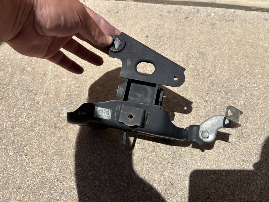 2013-2018 Toyota Rav4 Driver Left Side Engine Mount OEM
