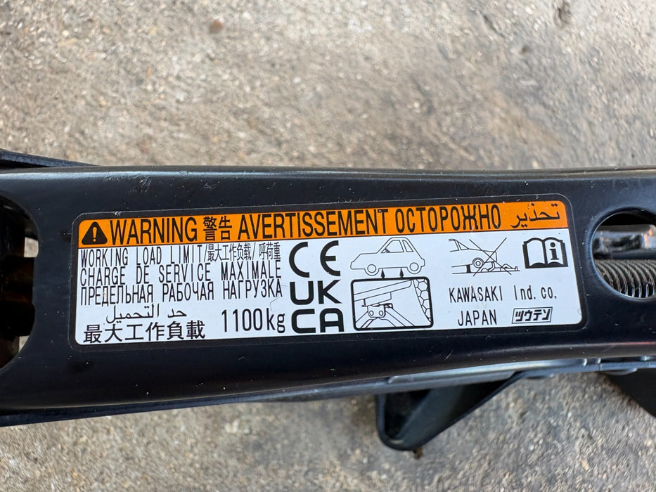 2019 - 2025 TOYOTA COROLLA JACK LIFT OEM 09111-47051