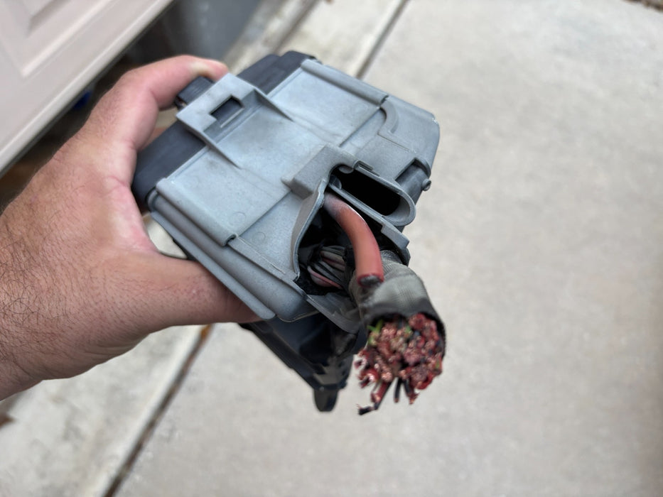 2018 - 2023 Volkswagen Atlas 3.6L Fuse Box Engine Compartment OEM