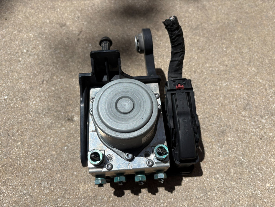 2018-2020 TRAVERSE 3.6L ABS ANTILOCK BRAKE PUMP CONTROL MODULE OEM 84724101
