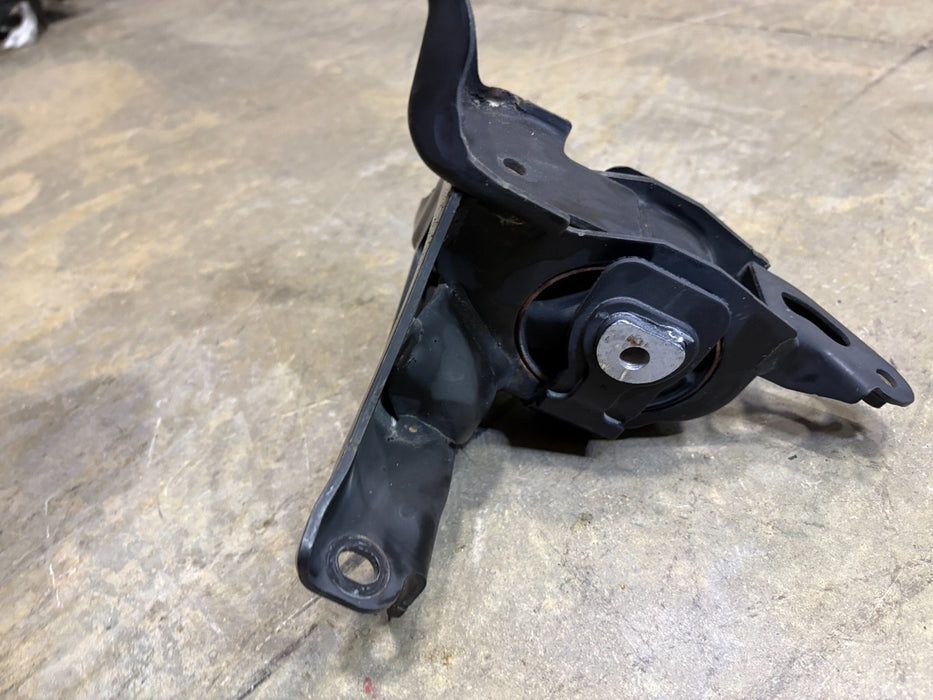 2020-2022 TOYOTA COROLLA FRONT LEFT SIDE TRANSMISSION MOUNT BRACKET OEM