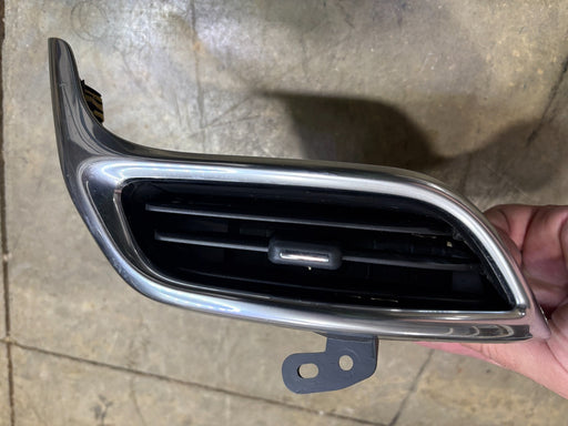2018- 2021 Chevrolet Equinox Center Right AC Heater Vent Grille #84211437 OEM